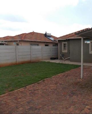 House For Sale in Skycity, Ekurhuleni/Eastrand